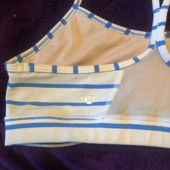 Lulu sports bra size 6 - Picture 3 of 3
